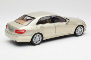 Mercedes E-Class W212 Elegance Pearl Bēšs Metaliks Minichamps 1:18 B66960215 Metāls — attēls 3 no 8