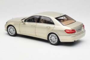 Mercedes E-Class W212 Elegance Pearl Bēšs Metaliks Minichamps 1:18 B66960215 Metāls — attēls 7 no 8