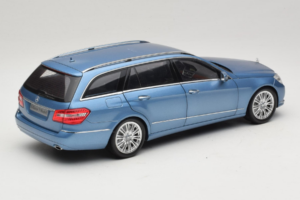 Mercedes E-Class W212 Estate Indigolith Metallic Blue Minichamps 1:18 B66962449 Metāls — attēls 3 no 8