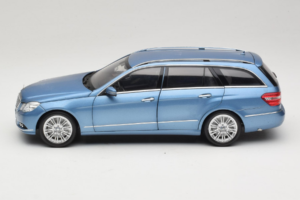 Mercedes E-Class W212 Estate Indigolith Metallic Blue Minichamps 1:18 B66962449 Metāls — attēls 4 no 8