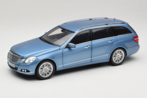 Mercedes E-Class W212 Estate Indigolith Metallic Blue Minichamps 1:18 B66962449 Metāls