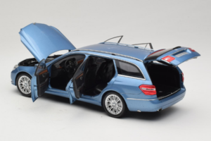 Mercedes E-Class W212 Estate Indigolith Metallic Blue Minichamps 1:18 B66962449 Metāls — attēls 5 no 8