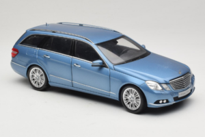 Mercedes E-Class W212 Estate Indigolith Metallic Blue Minichamps 1:18 B66962449 Metāls — attēls 6 no 8