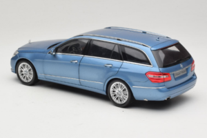 Mercedes E-Class W212 Estate Indigolith Metallic Blue Minichamps 1:18 B66962449 Metāls — attēls 7 no 8