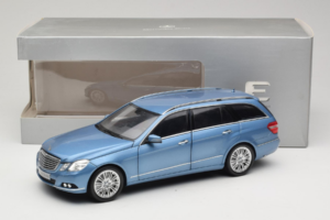 Mercedes E-Class W212 Estate Indigolith Metallic Blue Minichamps 1:18 B66962449 Metāls — attēls 8 no 8