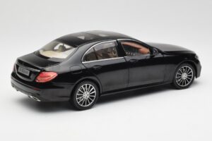 Mercedes E-Class W213 Obsidian Melns iScale 1:18 B66960380 Metāls — attēls 3 no 8