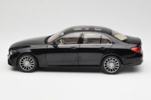 Mercedes E-Class W213 Obsidian Melns iScale 1:18 B66960380 Metāls — attēls 4 no 8