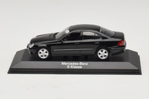 Mercedes E-Class W211 Melns Minichamps 1:43 B66961950 Metāls