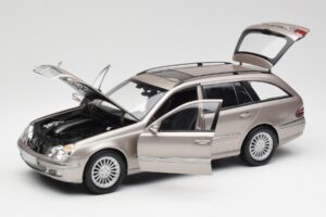 Mercedes E320 CDI W210 Universāls Cubanite Sudrabs Kyosho 1:18 B66962188 Metāls — attēls 2 no 8