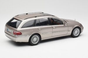 Mercedes E320 CDI W210 Universāls Cubanite Sudrabs Kyosho 1:18 B66962188 Metāls — attēls 3 no 8