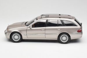 Mercedes E320 CDI W210 Universāls Cubanite Sudrabs Kyosho 1:18 B66962188 Metāls — attēls 4 no 8