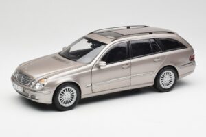 Mercedes E320 CDI W210 Universāls Cubanite Sudrabs Kyosho 1:18 B66962188 Metāls