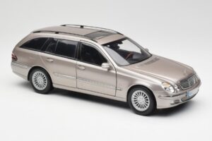 Mercedes E320 CDI W210 Universāls Cubanite Sudrabs Kyosho 1:18 B66962188 Metāls — attēls 6 no 8