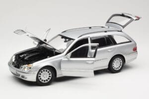 Mercedes E320 T-Modell S210 Elegance Sudrabs Kyosho 1:18 B66962166 Metāls — attēls 2 no 8