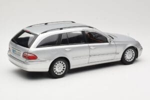 Mercedes E320 T-Modell S210 Elegance Sudrabs Kyosho 1:18 B66962166 Metāls — attēls 3 no 8