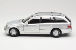 Mercedes E320 T-Modell S210 Elegance Sudrabs Kyosho 1:18 B66962166 Metāls — attēls 4 no 8