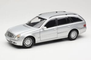 Mercedes E320 T-Modell S210 Elegance Sudrabs Kyosho 1:18 B66962166 Metāls
