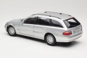 Mercedes E320 T-Modell S210 Elegance Sudrabs Kyosho 1:18 B66962166 Metāls — attēls 7 no 8