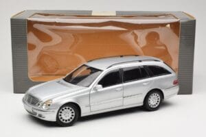 Mercedes E320 T-Modell S210 Elegance Sudrabs Kyosho 1:18 B66962166 Metāls — attēls 8 no 8