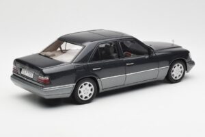 Mercedes E320 W124 Nautik Zils Metallic Dealer Edition AUTOart 1:18 B66040508 Metāls — attēls 3 no 8