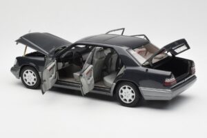 Mercedes E320 W124 Nautik Zils Metallic Dealer Edition AUTOart 1:18 B66040508 Metāls — attēls 5 no 8