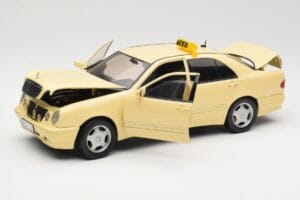 Mercedes E320 W210 Taxi Sun Star 1:18 1160 Metāls — attēls 2 no 8