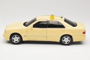 Mercedes E320 W210 Taxi Sun Star 1:18 1160 Metāls — attēls 4 no 8