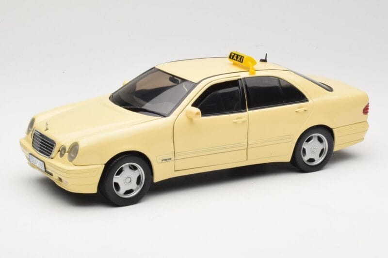 Mercedes E320 W210 Taxi Sun Star 1:18 1160 Metāls