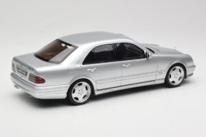 Mercedes E55 AMG W210 Brilliant Silver Otto 1:18 OT459 Sveķi — attēls 2 no 6