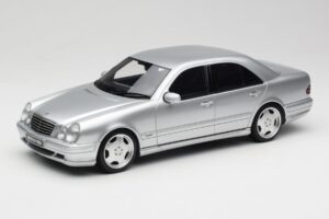 Mercedes E55 AMG W210 Brilliant Silver Otto 1:18 OT459 Sveķi