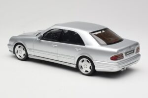 Mercedes E55 AMG W210 Brilliant Silver Otto 1:18 OT459 Sveķi — attēls 5 no 6