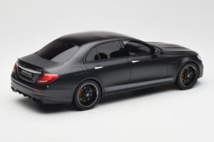 Mercedes AMG E63 S W213 Edition 1 Night Melns GT Spirit 1:18 B66963111 Sveķi — attēls 2 no 6