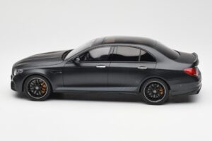 Mercedes AMG E63 S W213 Edition 1 Night Melns GT Spirit 1:18 B66963111 Sveķi — attēls 3 no 6