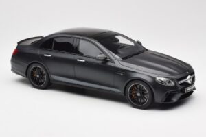 Mercedes AMG E63 S W213 Edition 1 Night Melns GT Spirit 1:18 B66963111 Sveķi — attēls 4 no 6