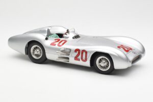 Mercedes W196 Streamliner #20 K. Kling French GP 1954 CMC 1:18 M-128B Metāls — attēls 4 no 6