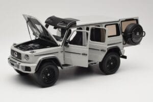 Mercedes G 63 AMG 4x4 Squared Arabian Grey Almost Real 1:18 820829 Metāls — attēls 2 no 8