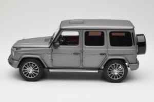 Mercedes G-Class G500 W463A Designo Platinum Magno Minichamps 1:18 B66960811 Metāls — attēls 4 no 8