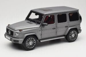 Mercedes G-Class G500 W463A Designo Platinum Magno Minichamps 1:18 B66960811 Metāls