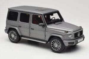 Mercedes G-Class G500 W463A Designo Platinum Magno Minichamps 1:18 B66960811 Metāls — attēls 6 no 8