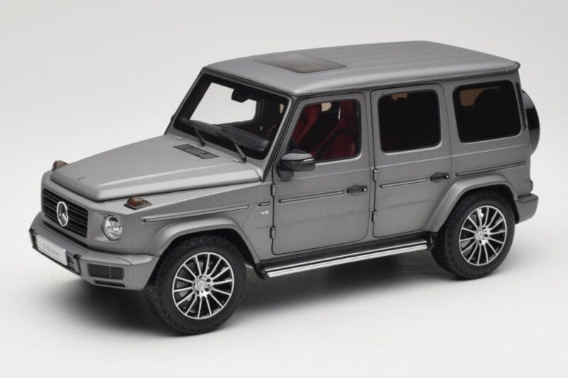 Mercedes G-Class G500 W463A Designo Platinum Magno Minichamps 1:18 B66960811 Metāls