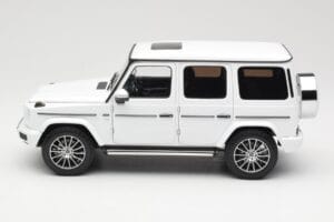 Mercedes G-Class G 500 W463A Diamond White Metallic Minichamps 1:18 113037111 Metāls — attēls 4 no 8