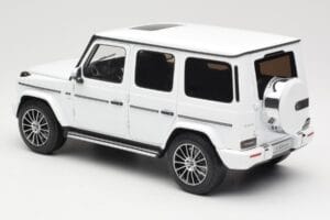 Mercedes G-Class G 500 W463A Diamond White Metallic Minichamps 1:18 113037111 Metāls — attēls 7 no 8