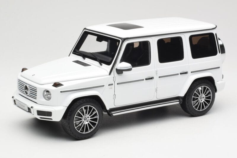 Mercedes G-Class G 500 W463A Diamond White Metallic Minichamps 1:18 113037111 Metāls