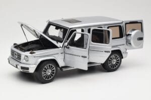 Mercedes G-Class G 500 W463A Iridium Silver Metallic Minichamps 1:18 113037112 Metāls — attēls 2 no 8