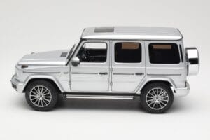 Mercedes G-Class G 500 W463A Iridium Silver Metallic Minichamps 1:18 113037112 Metāls — attēls 4 no 8