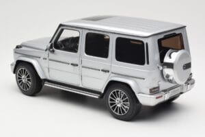 Mercedes G-Class G 500 W463A Iridium Silver Metallic Minichamps 1:18 113037112 Metāls — attēls 7 no 8