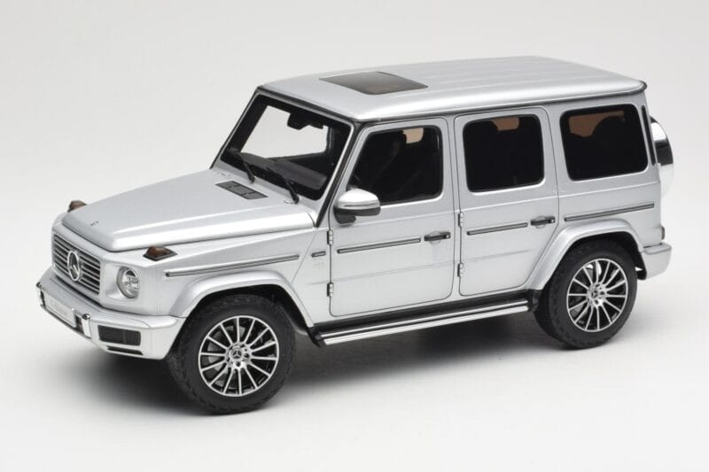 Mercedes G-Class G 500 W463A Iridium Silver Metallic Minichamps 1:18 113037112 Metāls