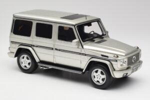 Mercedes G-Class G55 AMG W463 Iridium Sudrabs Otto 1:18 OT1126 Sveķi — attēls 4 no 6