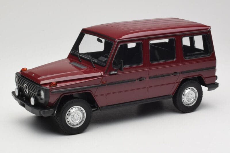 Mercedes G-Class W460 LWB Tumši Sarkans Minichamps 1:18 155038102 Metāls