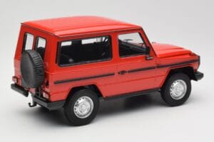Mercedes G-Class W460 SWB Sarkans Minichamps 1:18 155038002 Metāls — attēls 2 no 6